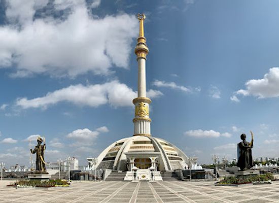 turkmenistan/badghyz-plateau/bar/independence-monument