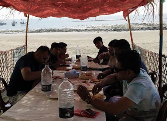 bangladesh/saint-martin-s-island/bar/lucky-restrurents