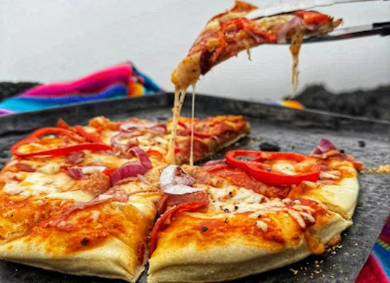 guatemala/pacaya-volcano/bar/pizza-pacaya