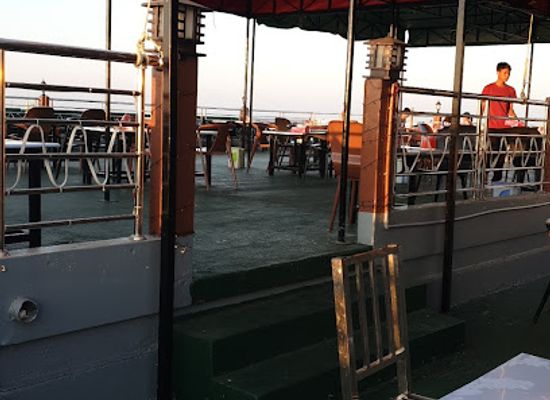 myanmar-burma/kyaiktiyo-pagoda/bar/yoe-yoe-lay-coffee-bar