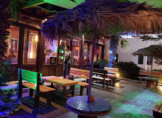 greece/santorini/perissa/bar/memories