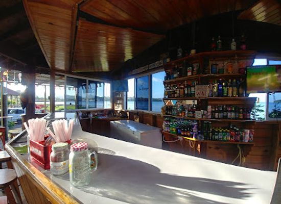 jamaica/port-antonio/bar/jus-booze