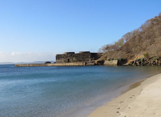 madagascar/diego-suarez/ramena-beach/bar/suegiu