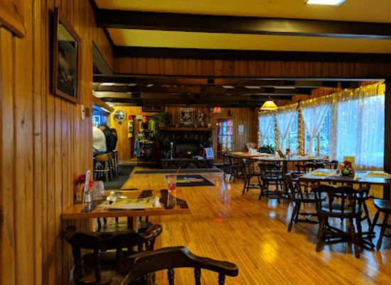 minnesota/tettegouche-state-park/bar/four-seasons-restaurant-bar
