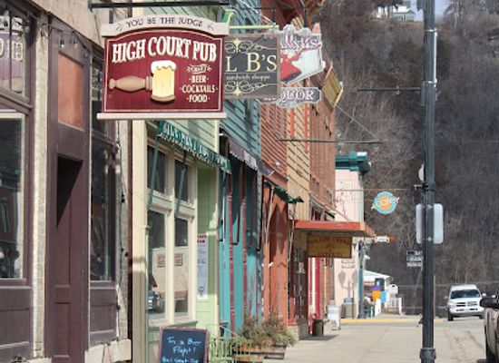 minnesota/driftless-area/bar/high-court-pub