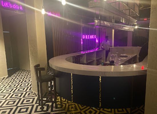 india/varanasi/bar/moonshiner-restaurant-and-bar-varanasi-best-restaurant-and-bar