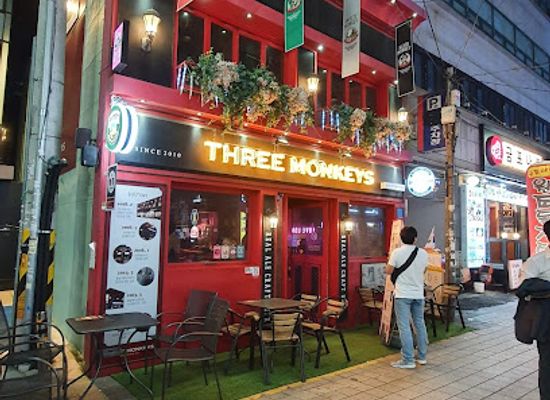 south-korea/busan/nampodong/bar/three-monkeys