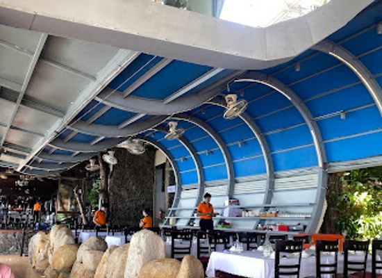 vietnam/vung-tau/christ-the-king-statue/bar/ganh-hao-seafood-restaurant