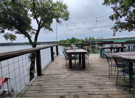 alabama/weiss-lake/bar/decks-and-docks