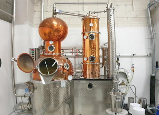 faroe-islands/vagar/bar/faer-isles-distillery