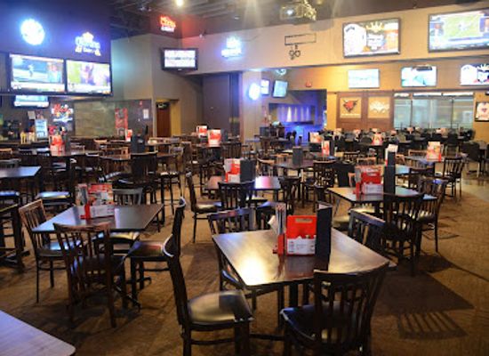 nebraska/omaha/aksarben-village/bar/dj-s-dugout-sports-bar-aksarben-village