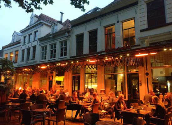 netherlands/zwolle/bar/cafe-het-wijnhuis
