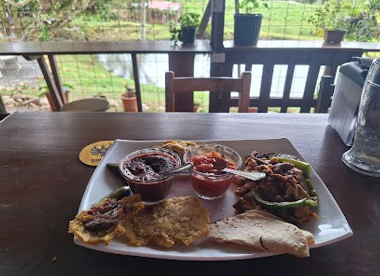 costa-rica/san-carlos/bar/bar-monterrey-donde-cusco
