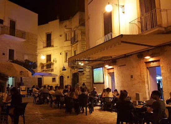 italy/puglia/bar/bobos-wine-bar