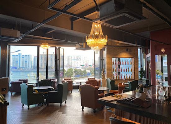 south-korea/busan/bar/busan-wine-bar-gwanganli-bar-lounge-vanguard
