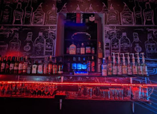 guatemala/quetzaltenango/bar/black-and-white