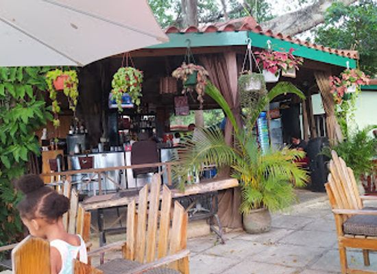 jamaica/montego-bay/bar/peppa-s-cool-spot