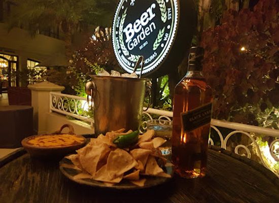 honduras/western-highlands/bar/beer-garden-clarion