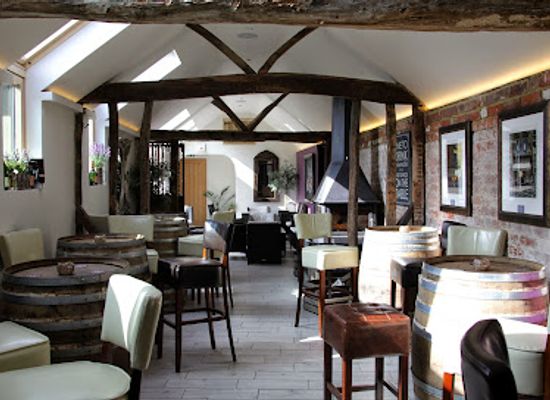 united-kingdom/buckinghamshire/bar/dukes-wine-bar