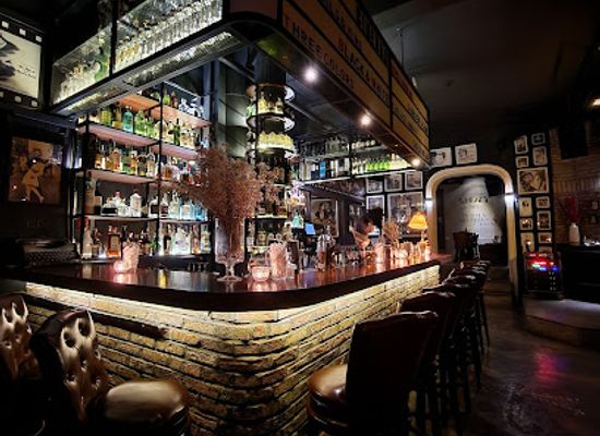 vietnam/red-river-delta/bar/cinebar-cocktail-wine