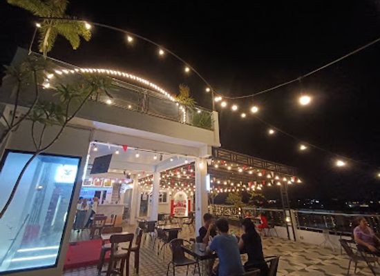 indonesia/west-kalimantan/bar/three-koi-cafe-bar