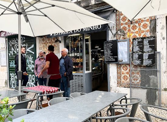 portugal/lisbon/alfama/bar/estrela-do-minho