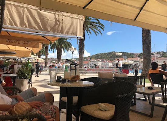 croatia/trogir/bar/coctail-cofee-bar-y