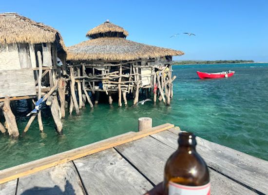 jamaica/north-coast/bar/floyd-s-pelican-bar