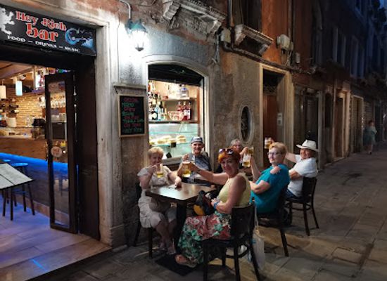 italy/venice/castello/bar/hey-rich-bar