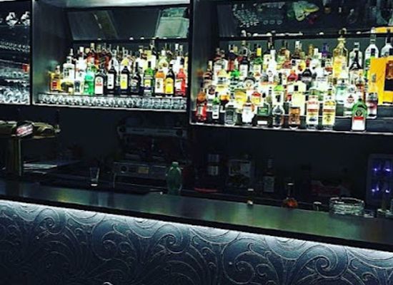 czechia/prague/vinohrady/bar/long-bar