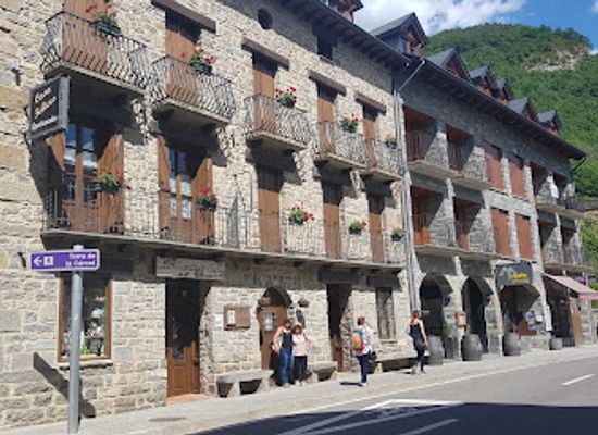 spain/ordesa-y-monte-perdido-national-park/bar/casa-valles