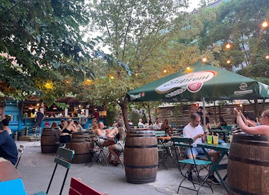 hungary/balaton-uplands-national-park/bar/ruin-bars-budapest