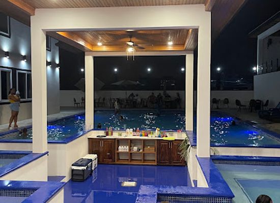honduras/bay-islands/bar/chelles-restaurant-and-bar
