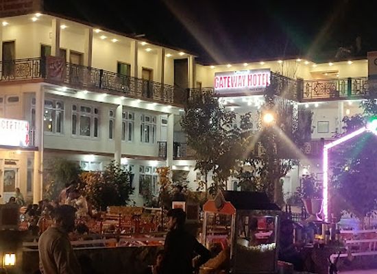 pakistan/kaghan/bar/naran-food-street