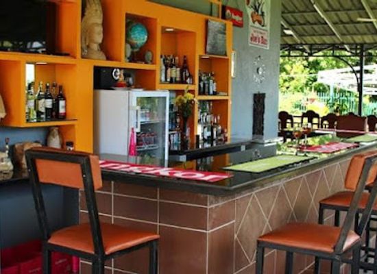 cambodia/kampot/bar/joe-s-bar