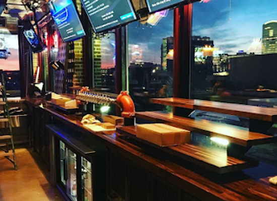 iowa/des-moines/bar/300-craft-rooftop