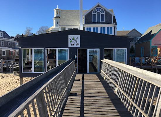 massachusetts/provincetown/bar/harbor-lounge
