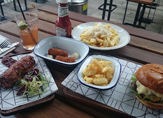 australia/new-england/bar/arbory-bar-eatery