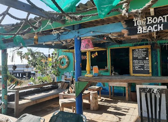 curacao/domi-abou/bar/tugboat-bar
