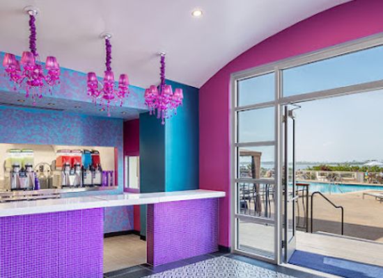 mississippi/gulf-coast-beaches/bar/purple-zebra-at-harrah-s-gulf-coast