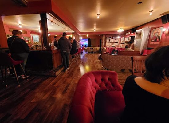 wisconsin/southern-wisconsin/bar/slowpoke-lounge-cabaret