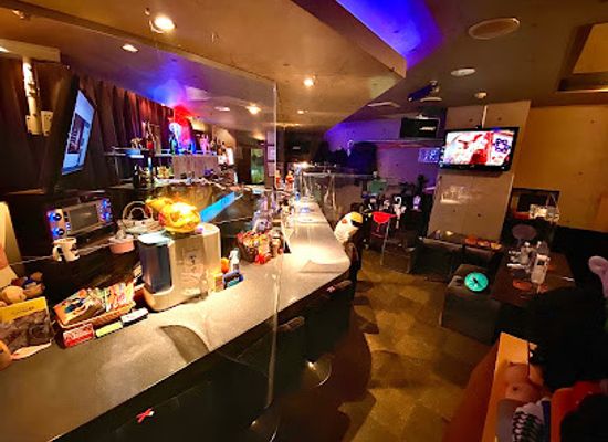 japan/sapporo/bar/crowd