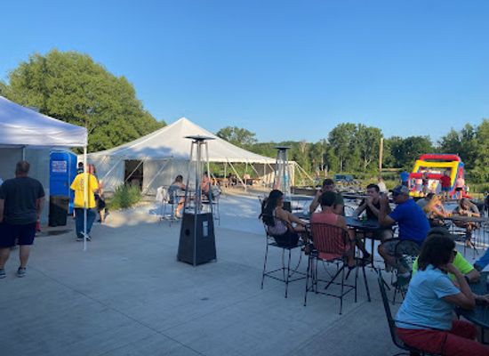 michigan/silver-lake-sand-dunes/bar/golden-sands-golf-course-and-bucket-bar
