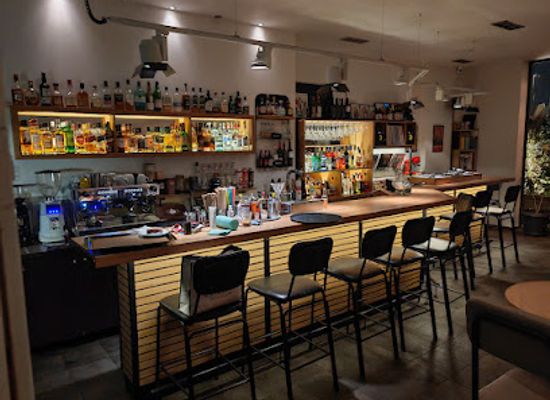 greece/thessaly/bar/piano-bar