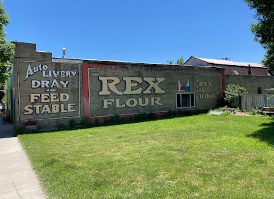 montana/great-plains/bar/two-bear-tavern