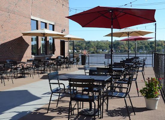 iowa/mississippi-river-valley/bar/mississippi-river-distilling-company
