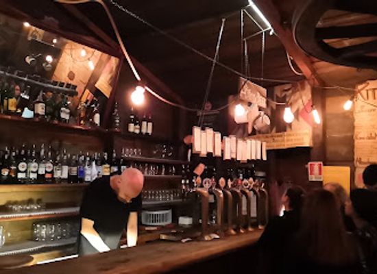 italy/lombardy/bar/saloon-of-the-artists