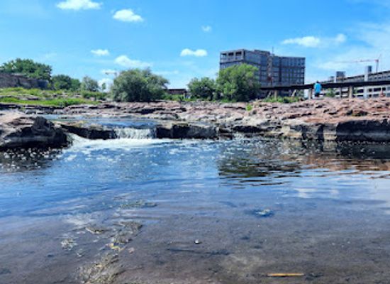 south-dakota/sioux-falls/falls-park/bar/falls-overlook-cafe