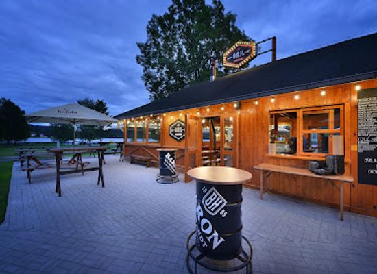 czechia/sumava/bar/gril-modrin