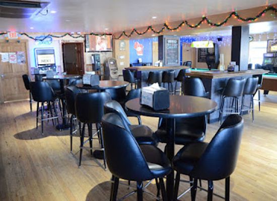 wisconsin/glacial-lake-wisconsin/bar/carlee-s-bar-grill